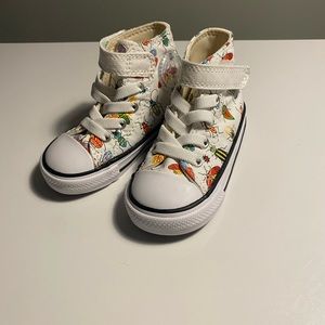 Toddler Converse size 5 high tops